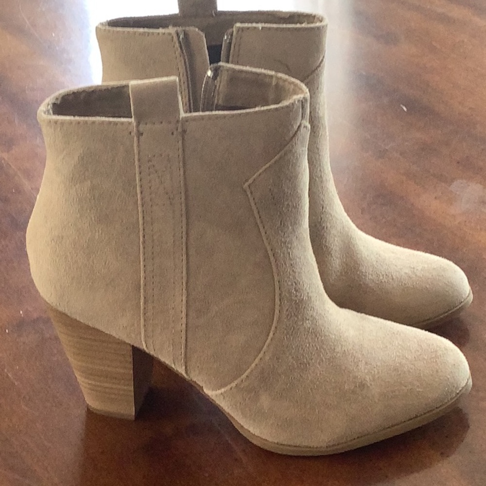 Tan suede ankle boots - Picture 2 of 2